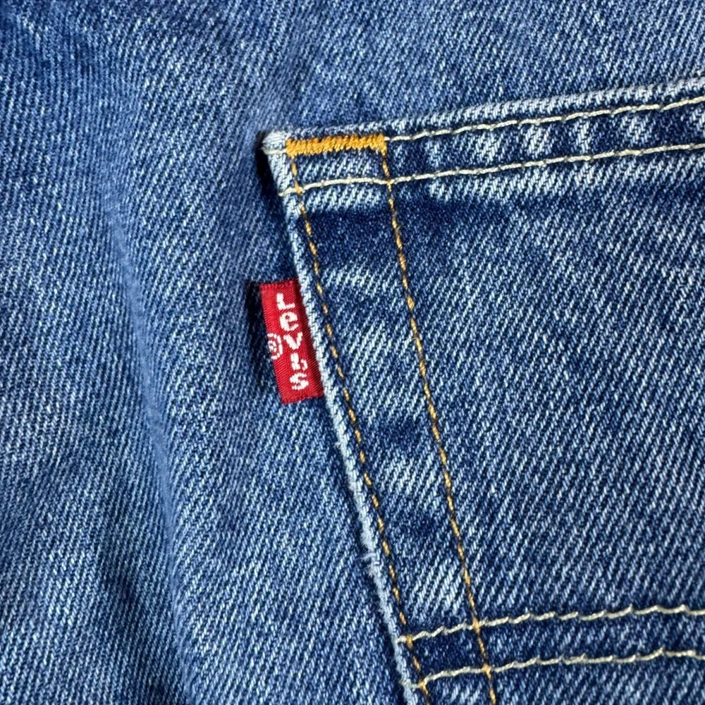 Levis 550 Relaxed‎ Fit Tapered Leg Jeans Mens 36x30 Actual L28 Medium Wash